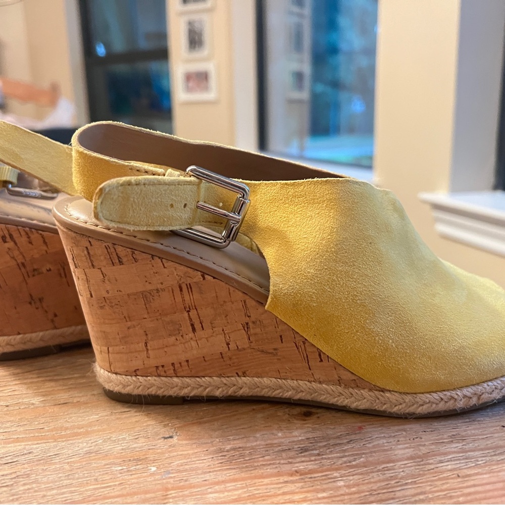 NEW NEVER WORN Franco Sarto Julien Ladies yellow wedges size 7.5 medium - Picture 3 of 4